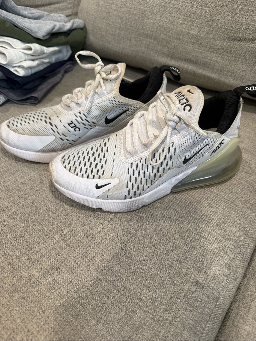 Nike Women's White/Black Air Max 270 Lightweight Sneakers